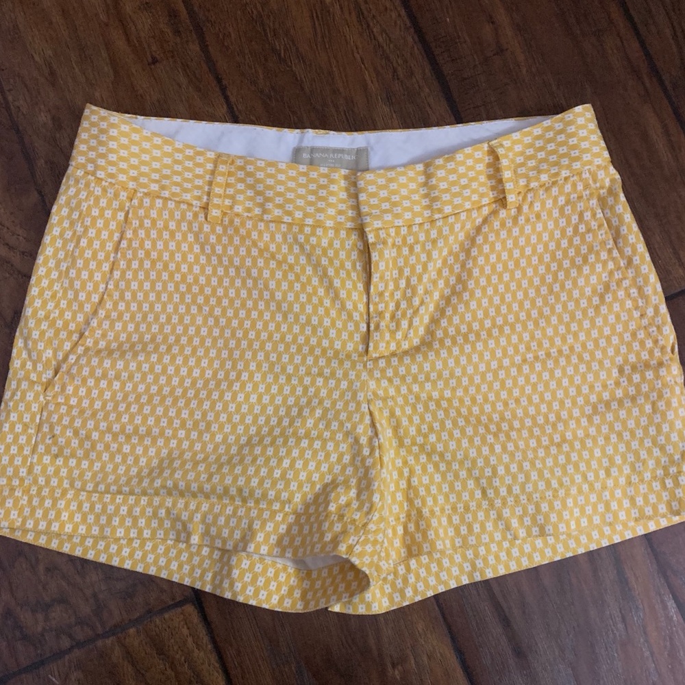 Banana Republic Yellow / Goldenrod / White Shorts